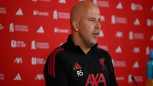 تطورات إصابات ليفربول وتأثيرها المتوقع على تشكيل الفريق أمام برايتون غدًا